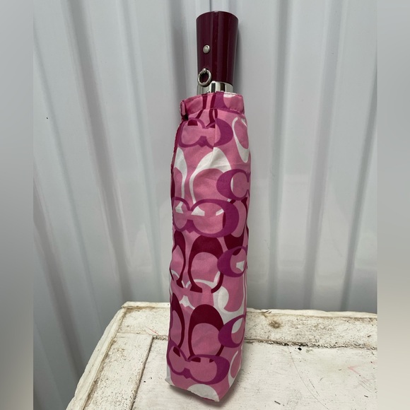 RETIRED PRE-OWNED COACH LOGO SIGNATURE PINK UMBRELLA - Picture 5 of 11